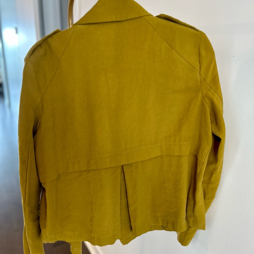 Woman’s jacket - Picture 3 of 5